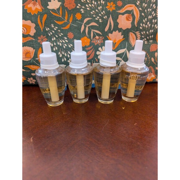 Bath & Body Works Winter Woods Wallflower Refills set of 4 - Picture 3 of 3